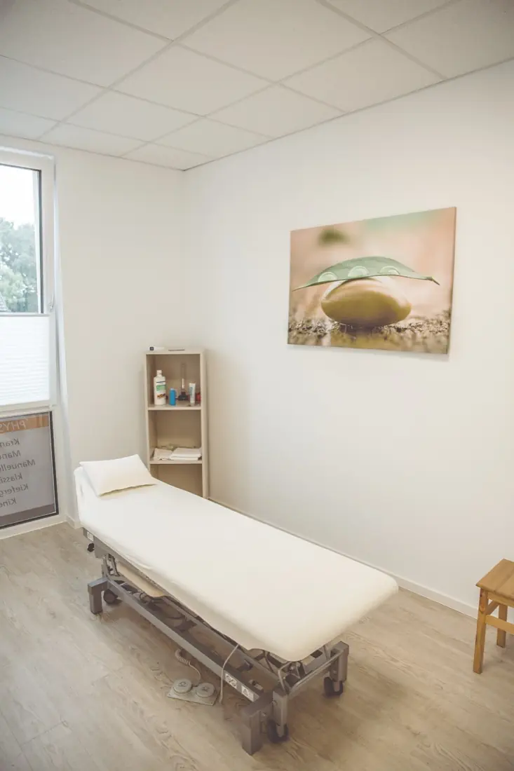 Ruhiger Behandlungsraum für neurophysiologische Krankengymnastik
