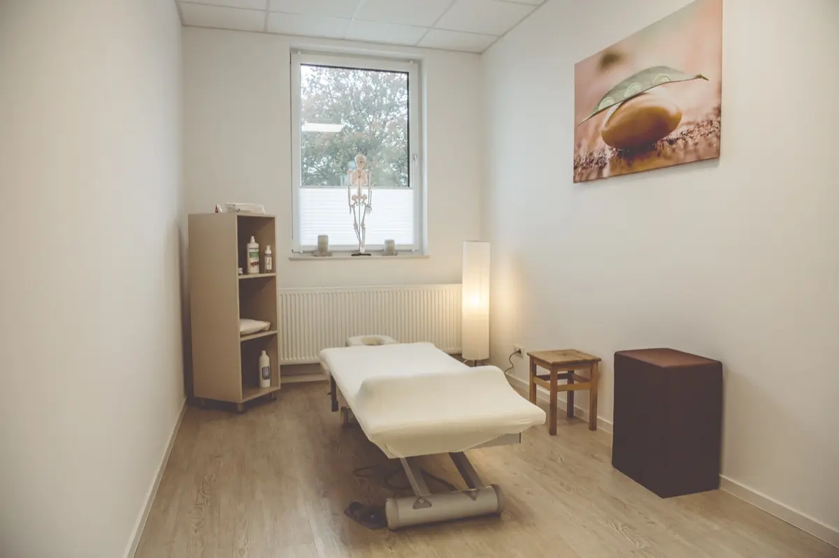 Heller Therapieraum für Krankengymnastik